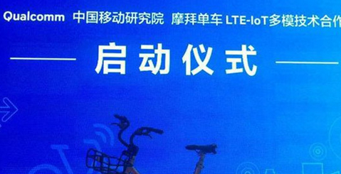 航天员王杰的父亲为儿子加油